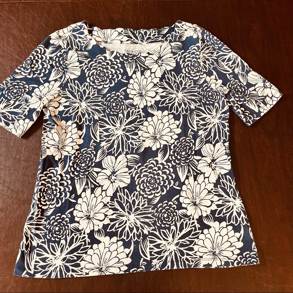 EUC TALBOTS T SHIRT MP